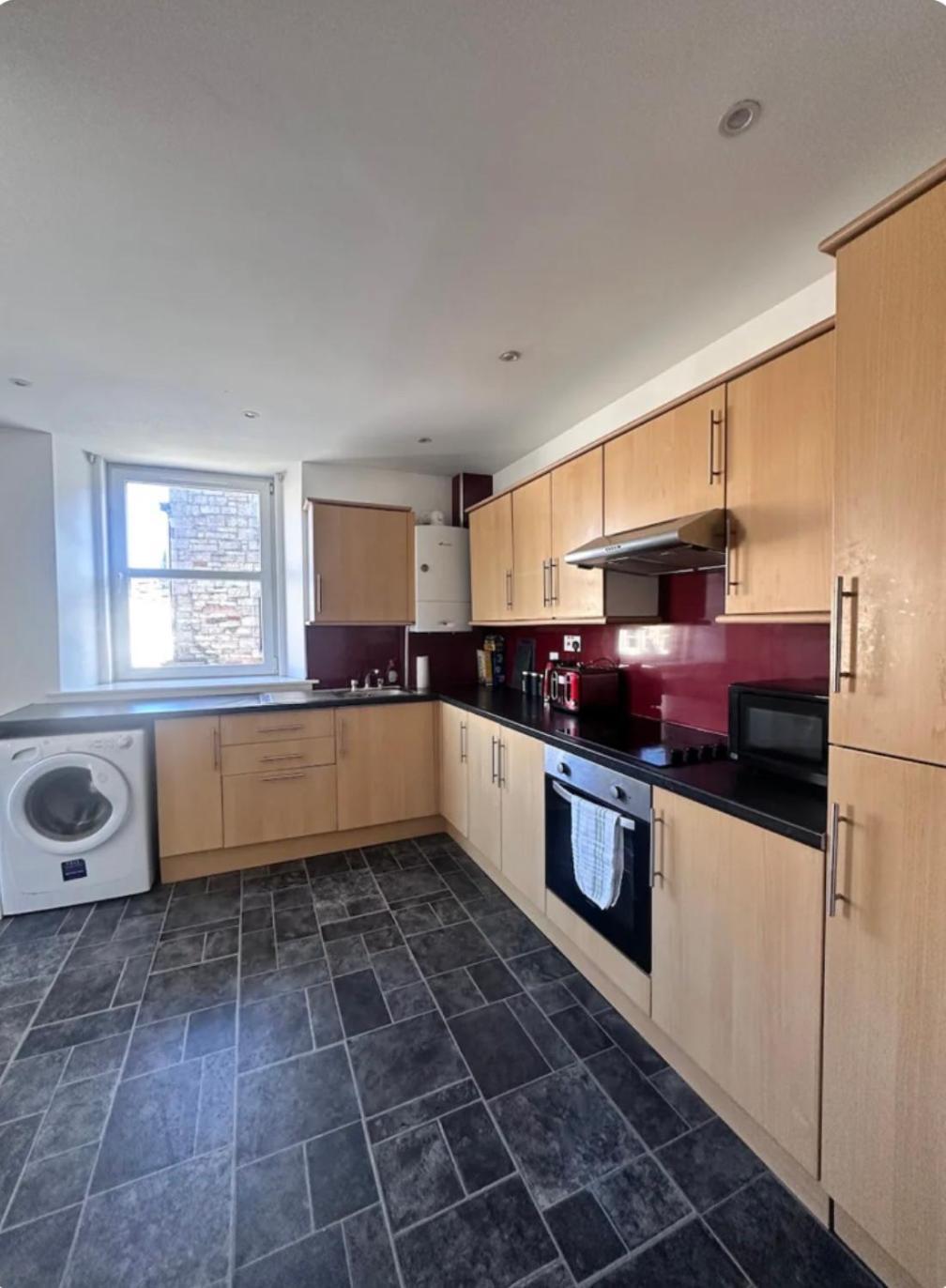 3-Bedroom Flat In The City Centre Next To The River Ness Инвернесс Экстерьер фото