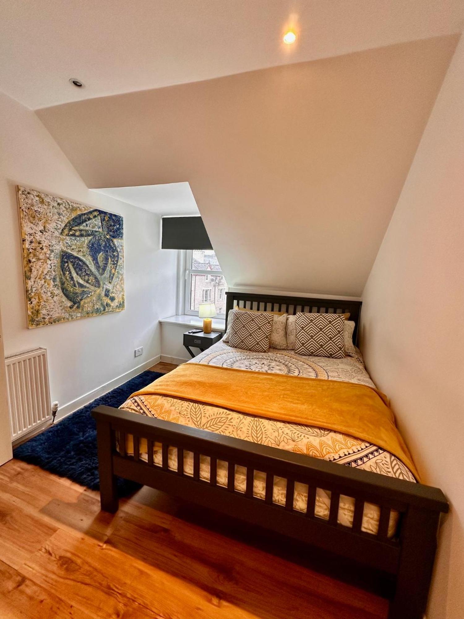 3-Bedroom Flat In The City Centre Next To The River Ness Инвернесс Экстерьер фото