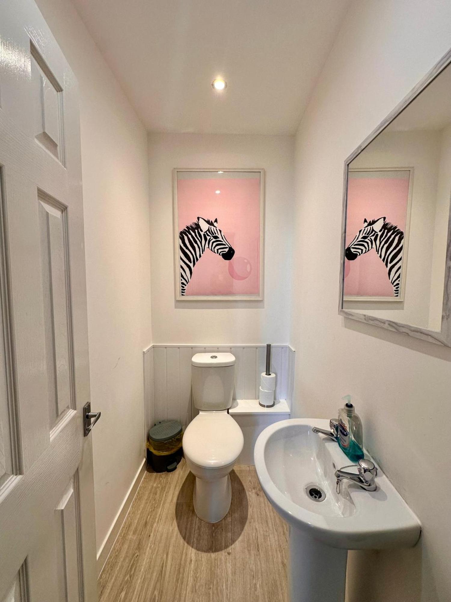 3-Bedroom Flat In The City Centre Next To The River Ness Инвернесс Экстерьер фото